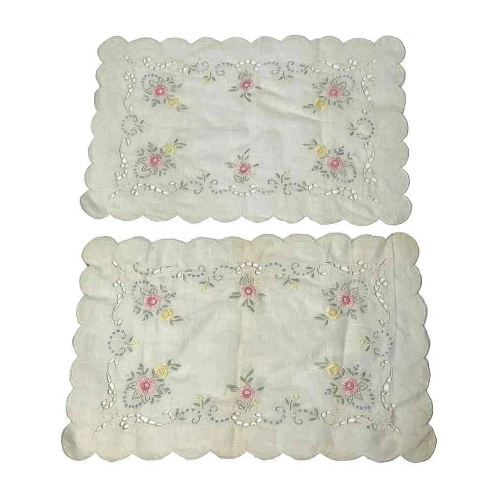 2 Vintage Linens‎ Placemats Embroidered Cutwork Floral Italian Romantic Cottage